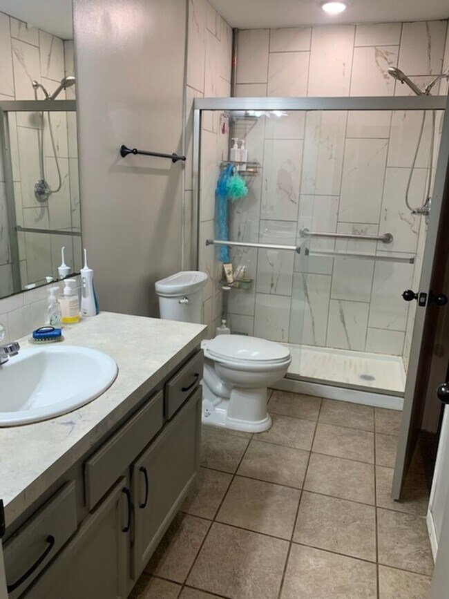 Building Photo - 2816 W 25th St N