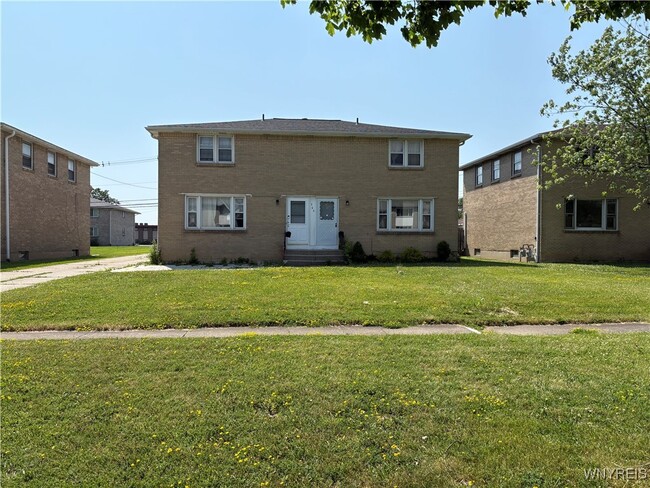 Primary Photo - 366 Carmen Rd
