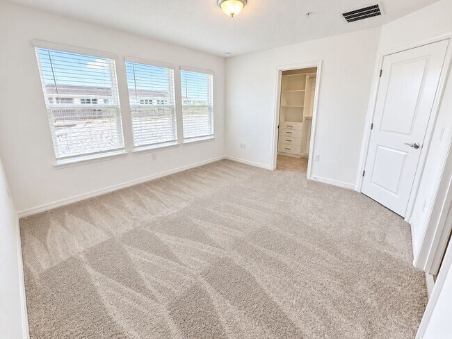 Building Photo - 4540 Orchard View Aly