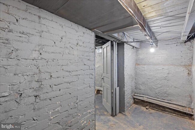 Building Photo - 231 S Broadway