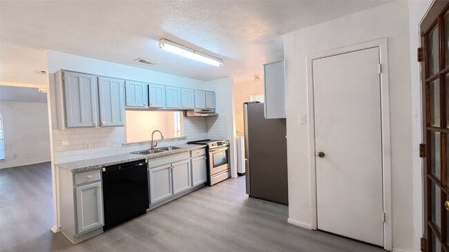 Building Photo - 9519 Wellsworth Dr