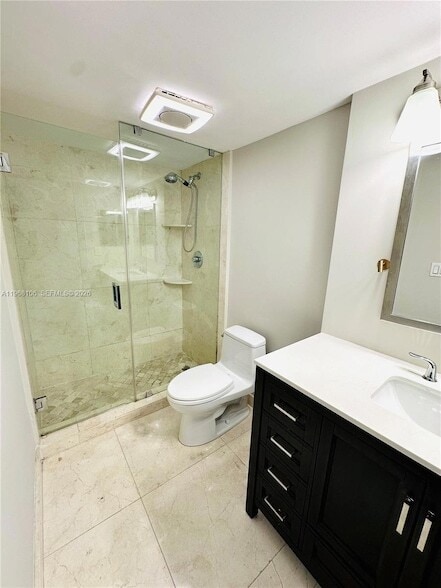 Building Photo - 2555 Collins Ave