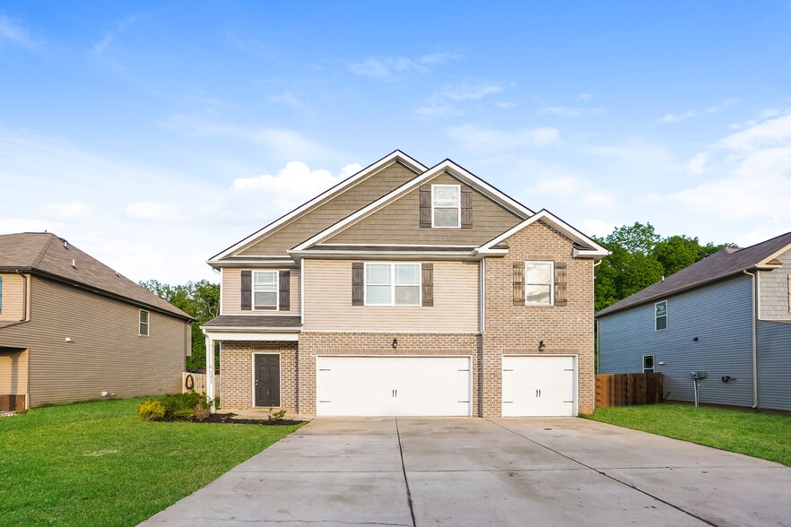 Primary Photo - 1224 Black Oak Cir