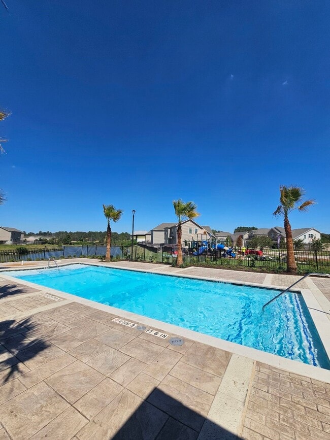 Building Photo - 9845 Crescent Cove Dr