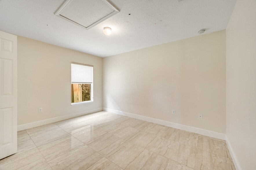 Building Photo - 537 Mason Dr