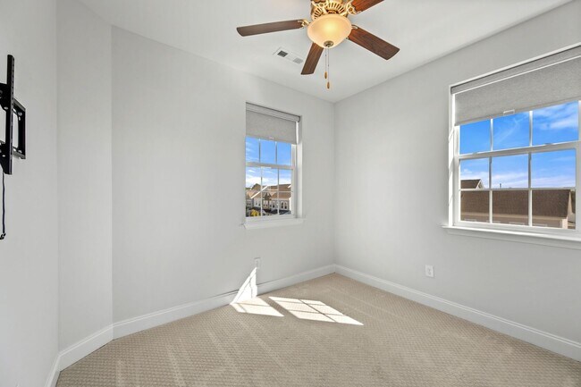 Building Photo - Burkitt Ridge Townhome