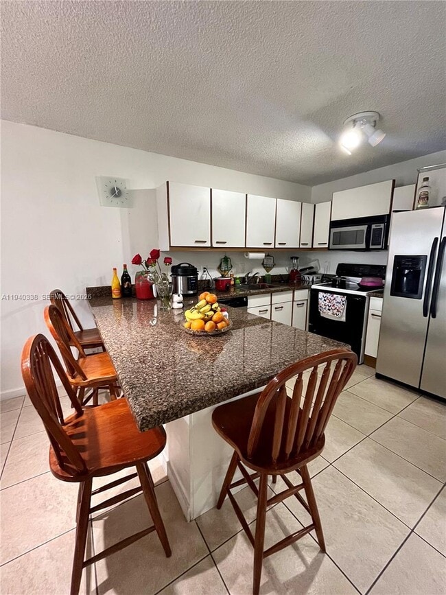 Building Photo - 8005 Lake Dr