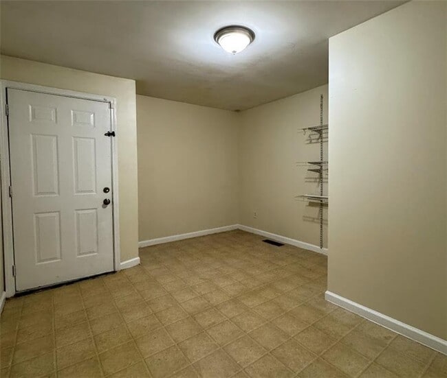 Building Photo - 1637 Columbia Dr