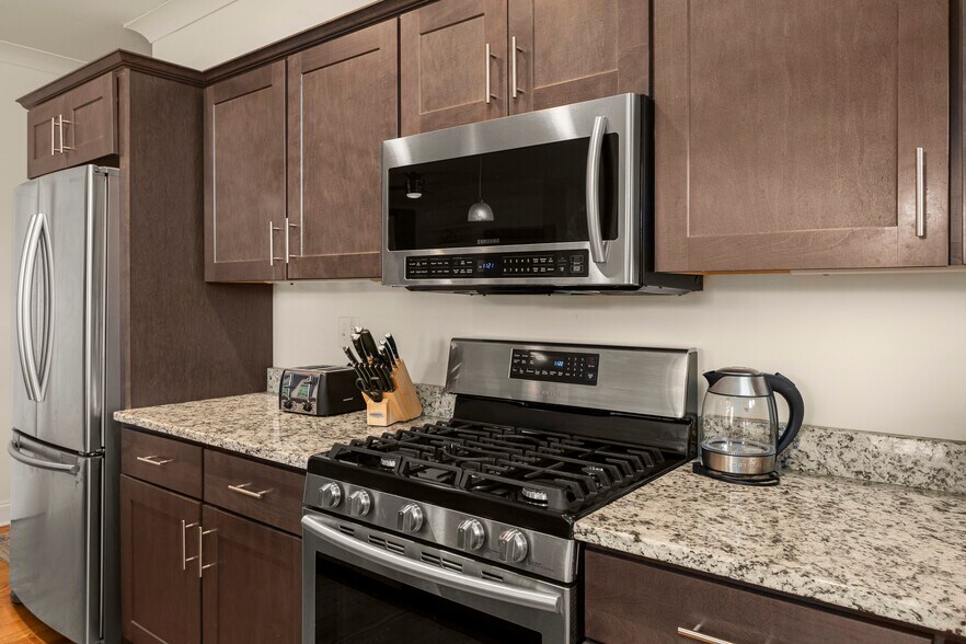 Energy Efficient Stainless Appliances W Gas Range - 279 E Chestnut St