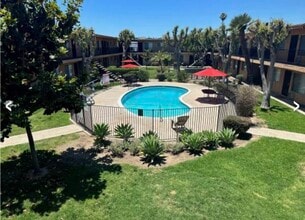 Building Photo - 563 Broadway