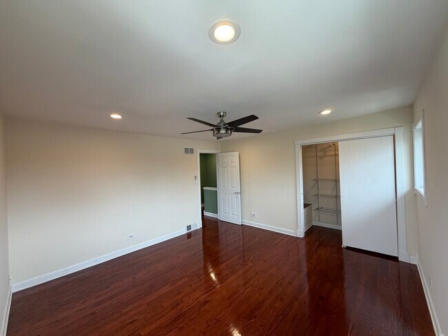 Building Photo - 140 E Northwest Hwy