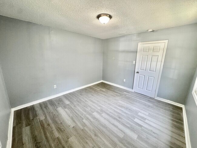 Building Photo - 1294 N McNeil St