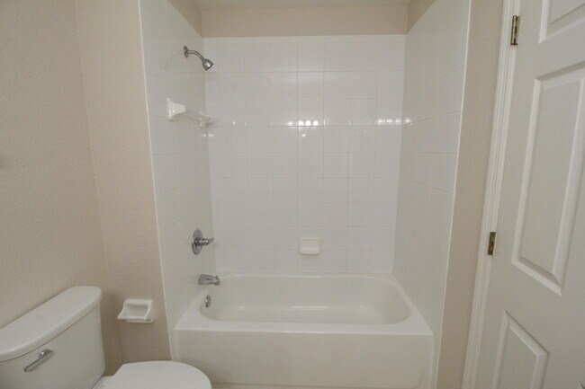 Building Photo - 105 Turpial Way