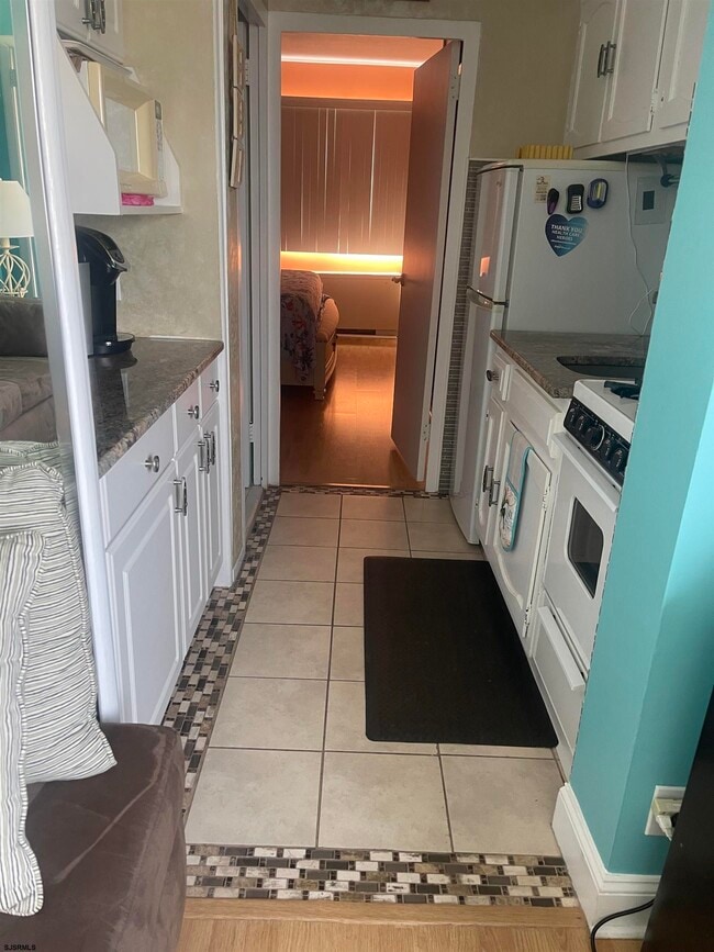 Building Photo - 6100 Boardwalk