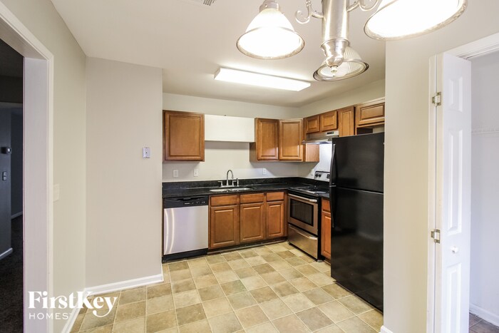 Building Photo - 5266 Ridge Forest Dr