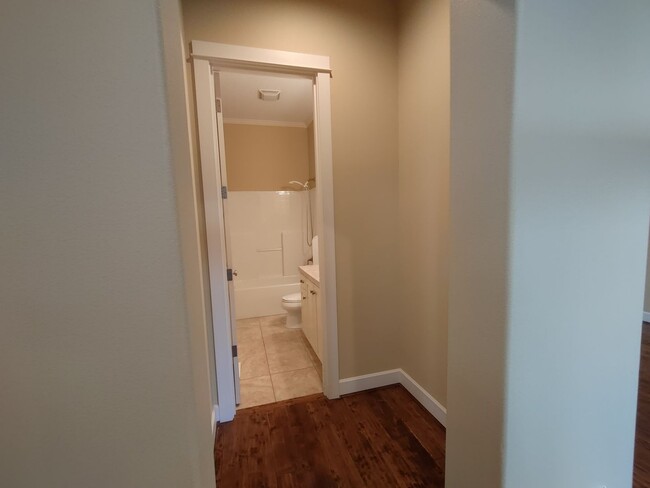 Building Photo - Stunning Renaissance Home, 5 bedroom 3 ful...