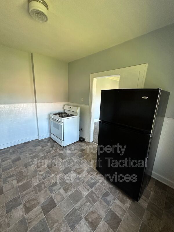 Building Photo - 3281 E 143rd St