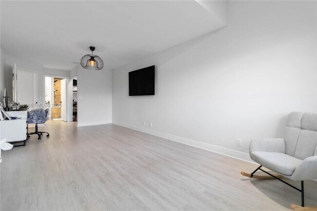 Building Photo - 3475 Emerald Oaks Dr