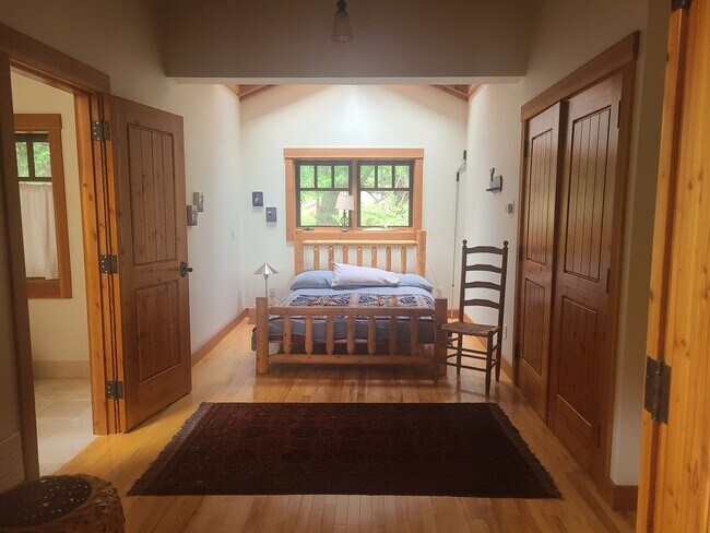Building Photo - Lovely Rental Home on Cady Mountain