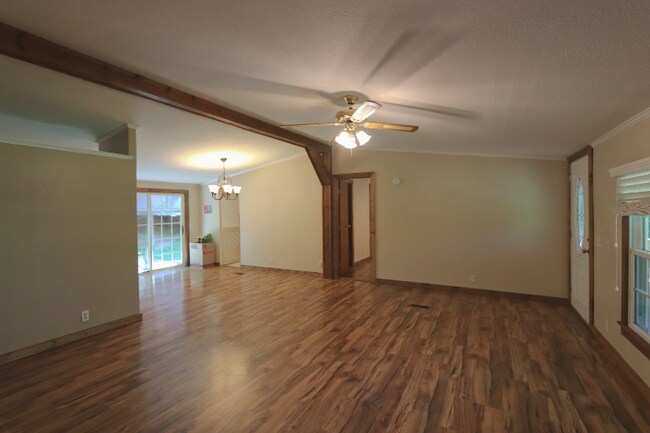 Building Photo - 671 Wolf Hill Rd