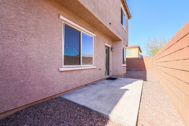Building Photo - 4 BEDROOM HOUSE IN HENDERSON!!