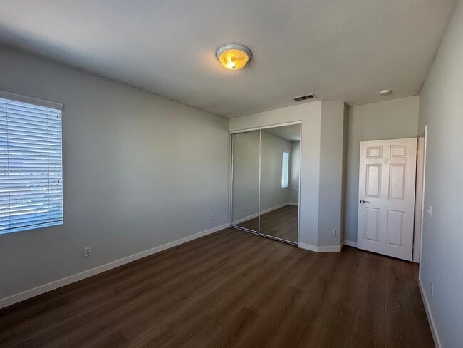 Building Photo - Nice House 5 beds 3.5 bath for lease in Eastvale