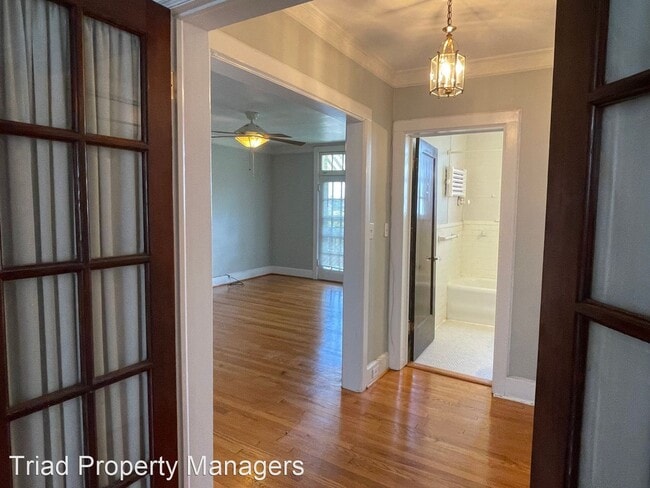 Building Photo - 2 br, 1 bath House - 1013 North Elm St. #C7