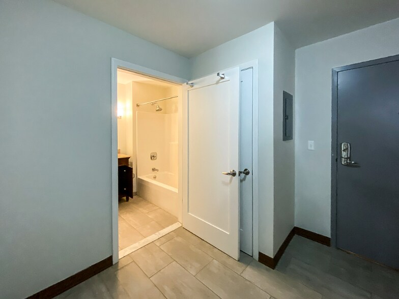 Building Photo - 114 State St