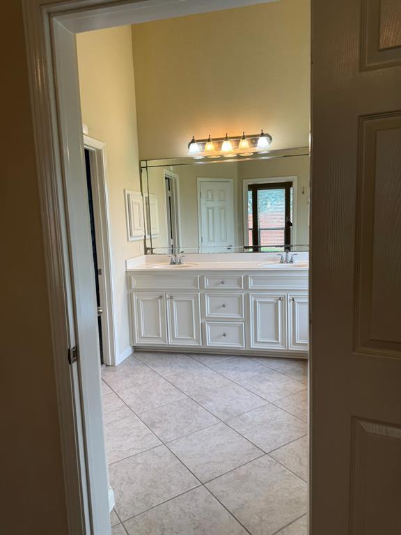 Building Photo - 5551 Linden Rose Ln