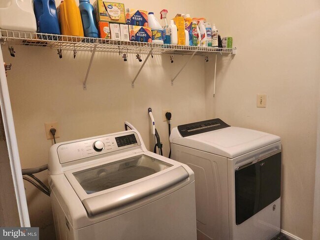 Building Photo - 20934 Freedom Run Dr