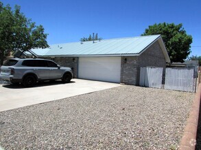 Building Photo - 3 Bedrooms, 2 Bath House