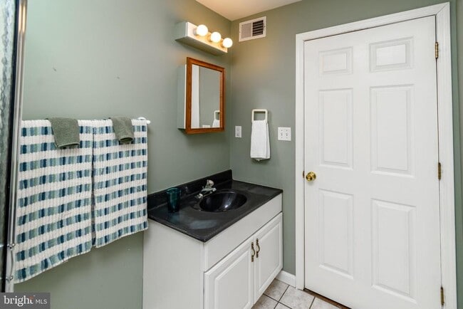 Building Photo - 62 Church St