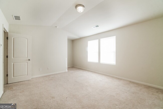 Building Photo - 304 Reedell Way