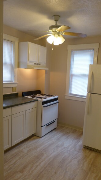 Primary Photo - 2916 Clermont Ave