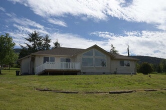 Building Photo - Newly renovated 3 bed 2 bath in a country ...