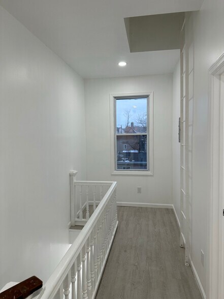 Building Photo - 793 E 19th St