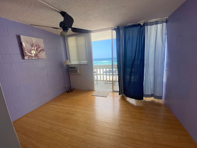 Building Photo - Makaha Beach Cabanas