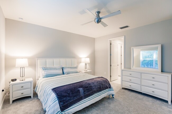 Building Photo - 11651 Solano Dr