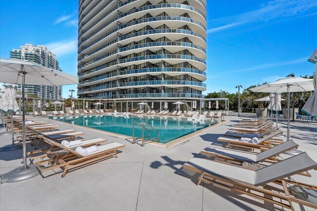 Building Photo - 501 West Ave