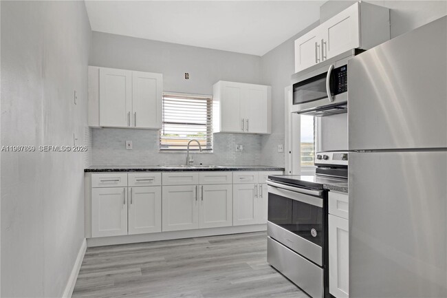 Building Photo - 327 SW 20th St