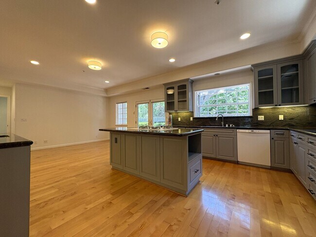 Building Photo - Spacious 3BR + Office | 2,150 SF | 2-Car Garage | Prime Menlo Park