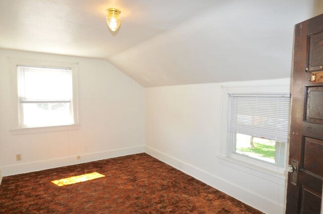 Building Photo - Great 7 bedroom 3 bath House located in St Cloud MN