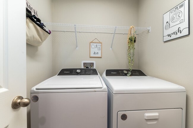 Building Photo - Stunning, Pet-Friendly, 4 Double bedroom, 2.5 Bathroom Home in Crosswind Point, Parrish