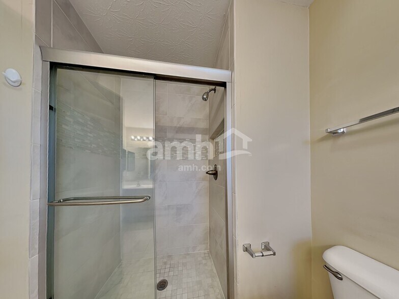 Building Photo - 270 Huntington Dr