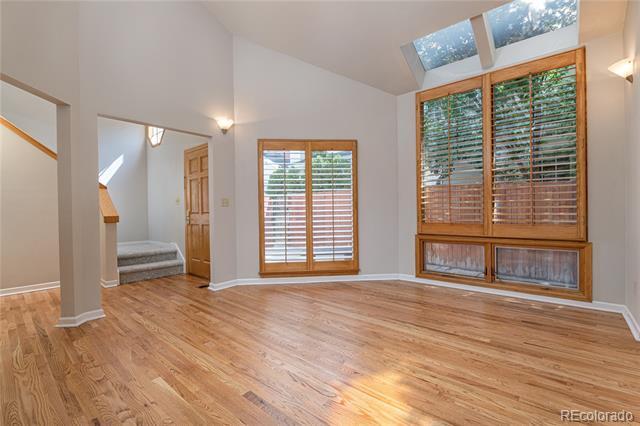 Building Photo - 541 Monroe St