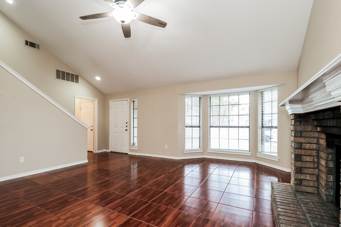Building Photo - 524 E Lanett Dr