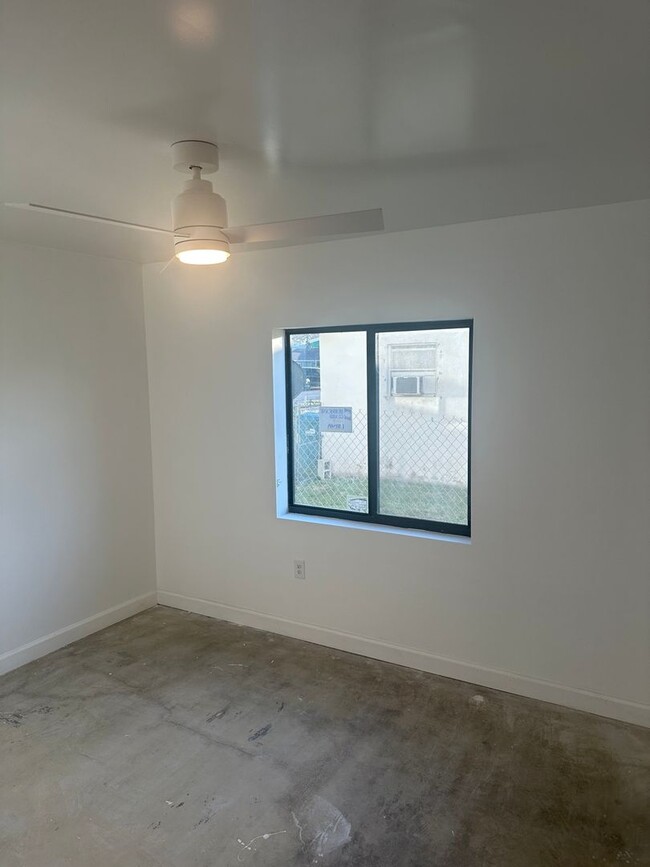 Building Photo - 4 Bedroom Duplex in Miami