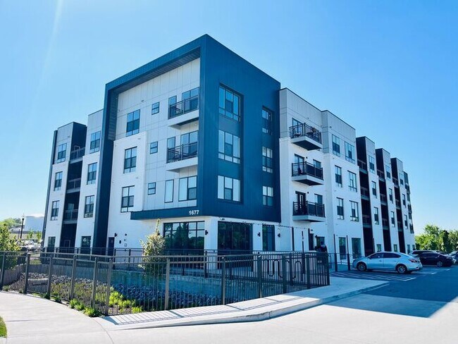 Primary Photo - Beautiful 1-Bedroom Townhouse with Modern ...