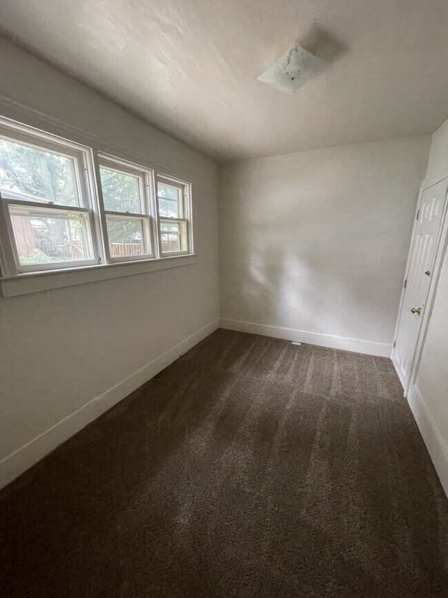 Building Photo - 420 W Lovett St