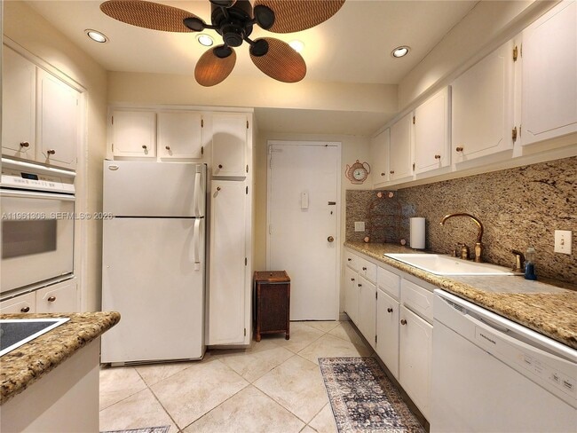 Building Photo - 3505 S Ocean Dr